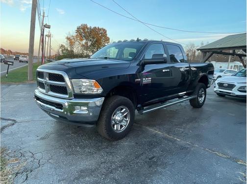 2017 RAM 2500 SLT Crew Cab 4x4 6'4' Box