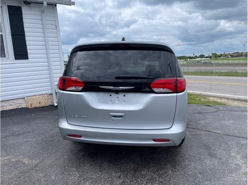 Silver Mist Clearcoat 2022 Chrysler Voyager LX