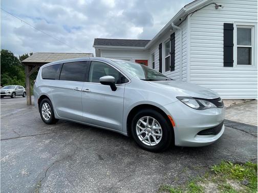 Silver Mist Clearcoat 2022 Chrysler Voyager LX
