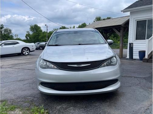 Silver Mist Clearcoat 2022 Chrysler Voyager LX