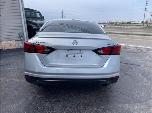 Brilliant Silver Metallic 2020 Nissan Altima SR FWD