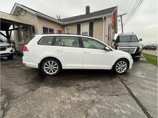 2016 Volkswagen Golf SportWagen TSI SE 4-Door