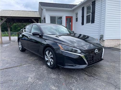 Super Black 2024 Nissan Altima S FWD