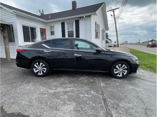 Super Black 2024 Nissan Altima S FWD
