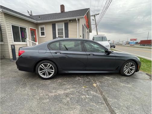 Gray 2018 BMW 750 i xDrive