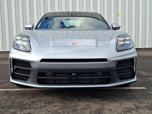 2026 Porsche Panamera 4
