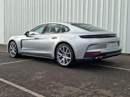 2026 Porsche Panamera 4