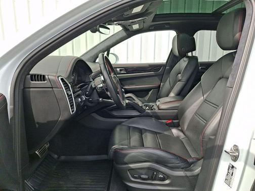 2023 Porsche Cayenne GTS