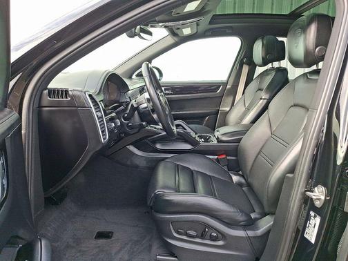 2023 Porsche Cayenne Cayenne E-Hybrid Platinum Edition