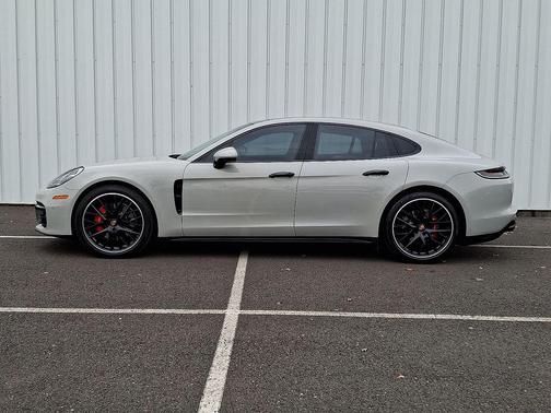 Chalk 2023 Porsche Panamera 4S