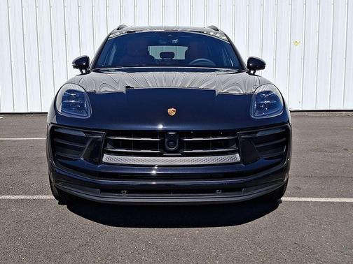 Jet Black 2026 Porsche Macan Macan