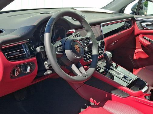 Jet Black 2026 Porsche Macan Macan