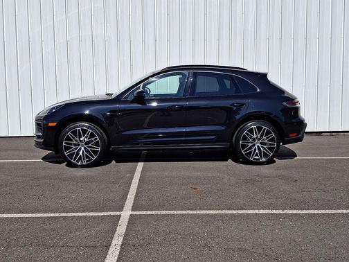 Jet Black 2026 Porsche Macan Macan