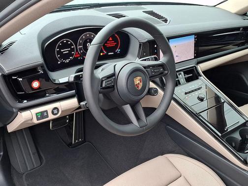 2026 Porsche Panamera 4