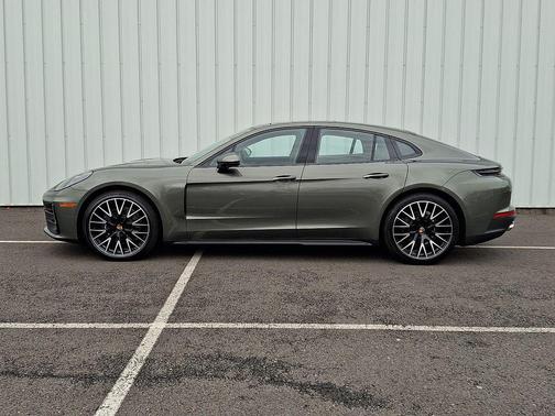 2026 Porsche Panamera 4