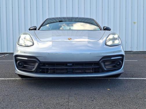 Dolomite Silver Metallic 2023 Porsche Panamera 4