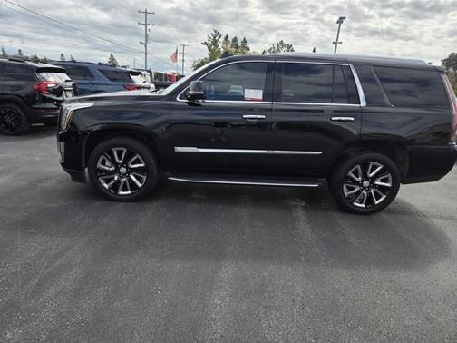 2017 Cadillac Escalade Luxury