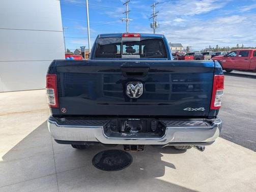 2022 RAM 2500 Tradesman Crew Cab 4x4 6'4' Box