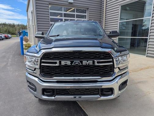 2022 RAM 2500 Tradesman Crew Cab 4x4 6'4' Box