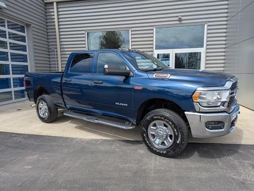 2022 RAM 2500 Tradesman Crew Cab 4x4 6'4' Box