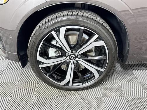 2022 Volvo XC60 B6 R-Design