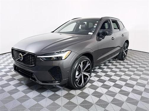 2022 Volvo XC60 B6 R-Design