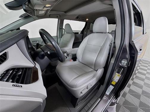 2020 Toyota Sienna XLE Premium