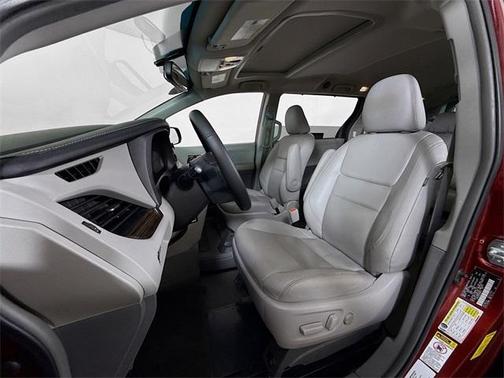 2016 Toyota Sienna XLE Premium
