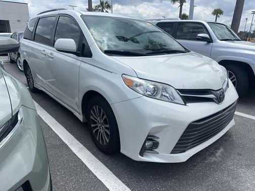 2019 Toyota Sienna XLE