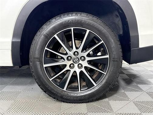 2017 Toyota Highlander SE