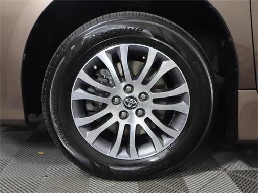 2020 Toyota Sienna XLE Premium