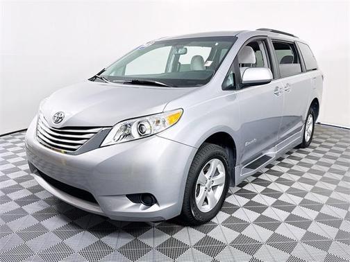 2017 Toyota Sienna L