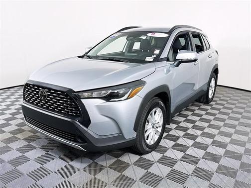 2024 Toyota Corolla Cross LE