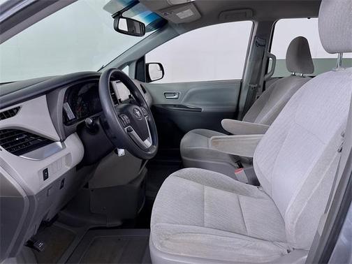 2017 Toyota Sienna LE