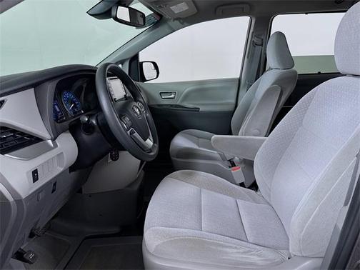 2020 Toyota Sienna LE
