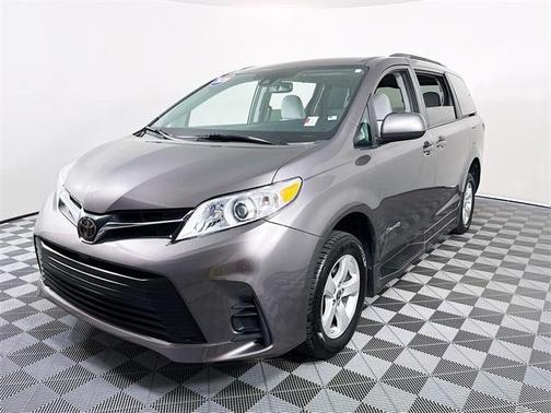 2020 Toyota Sienna LE