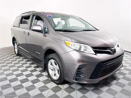 2020 Toyota Sienna LE