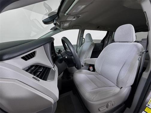 2020 Toyota Sienna LE