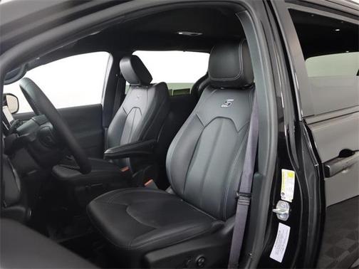 2024 Chrysler Pacifica Touring-L