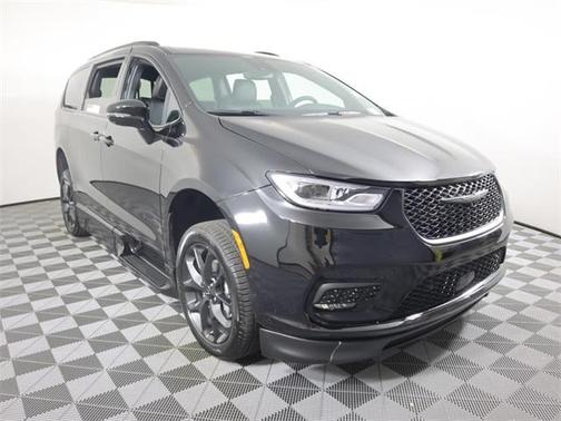 2024 Chrysler Pacifica Touring-L