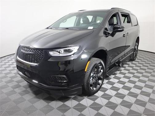 2024 Chrysler Pacifica Touring-L