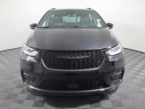 2024 Chrysler Pacifica Touring-L