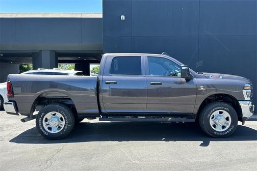 2025 RAM 2500 2500 Tradesman Crew Cab 4x4 6'4' Box