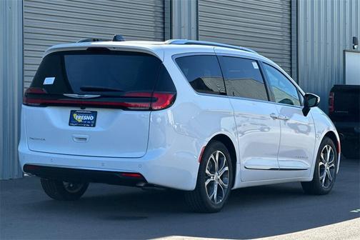 2026 Chrysler Pacifica L