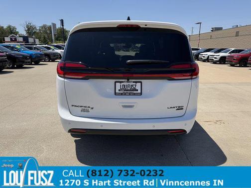 Bright White Clearcoat 2027 Chrysler Pacifica Limited