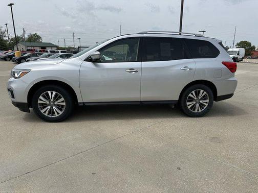 2020 Nissan Pathfinder SL 2WD