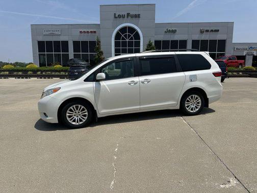 2017 Toyota Sienna XLE
