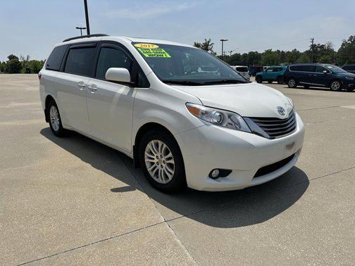 2017 Toyota Sienna XLE