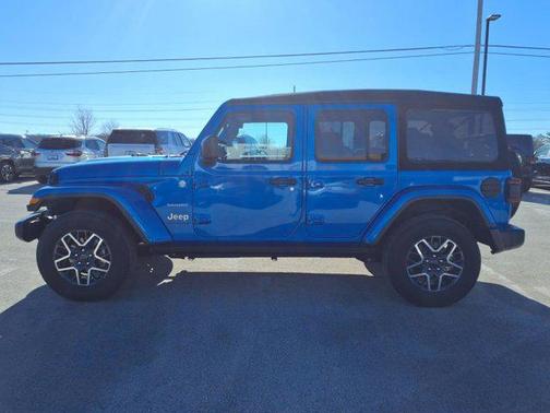 2024 Jeep Wrangler 4-Door Sahara 4x4
