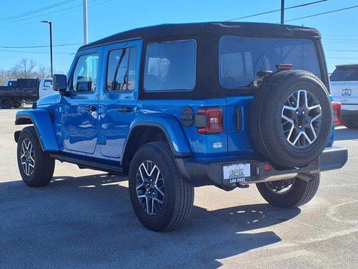 2024 Jeep Wrangler 4-Door Sahara 4x4
